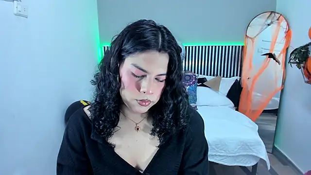 Snapshot of Little_Alli chatting on October 30, 2025, 9:15 pm Little Alli online show from October 30, 2025, 9:15 pm