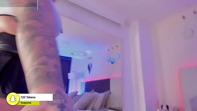 CleoJhonson1 online show from October 16, 2025, 9:21 am