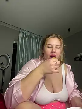 Snapshot of Passion-Blondy chatting on May 15, 2026, 7:21 pm Passion-Blondy online show from May 15, 2026, 7:21 pm