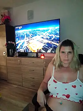 sweetgirl32 online show from November 5, 2025, 11:43 am