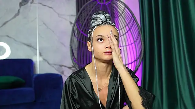 RachelRavee online show from November 1, 2025, 5:20 am