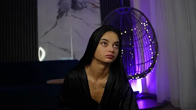 RachelRavee online show from December 4, 2025, 5:17 am