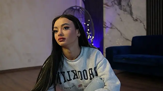 RachelRavee online show from April 1, 2026, 4:24 am