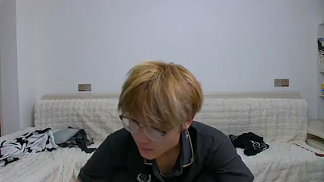 KK-cuteboy online show from February 8, 2026, 11:13 am