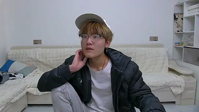 KK-cuteboy online show from February 24, 2026, 10:46 am