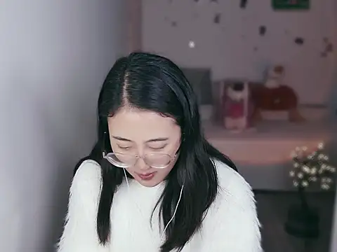 Snapshot of Queena_ chatting on January 12, 2026, 3:34 am Queena online show from January 12, 2026, 3:34 am