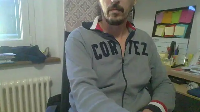 Snapshot of Kawayleo chatting on November 4, 2025, 10:47 am Kawayleo online show from November 4, 2025, 10:47 am