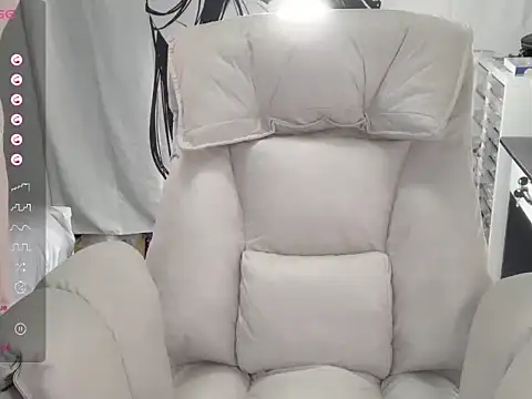 Snapshot of QiQi-779 chatting on October 11, 2025, 4:44 am QiQi-779 online show from October 11, 2025, 4:44 am