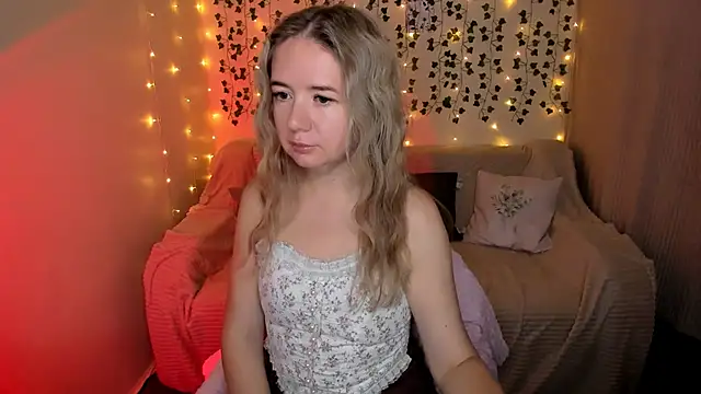 Snapshot of Evaa_Braunn chatting on October 13, 2025, 2:33 am Evaa Braunn online show from October 13, 2025, 2:33 am