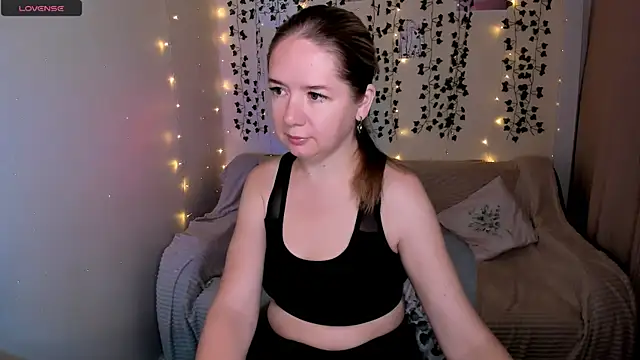 Snapshot of Evaa_Braunn chatting on October 20, 2025, 2:12 am Evaa Braunn online show from October 20, 2025, 2:12 am