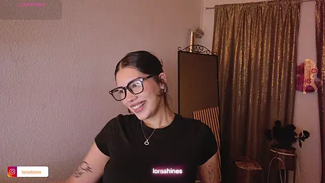 LoraShines online show from March 29, 2026, 7:14 pm