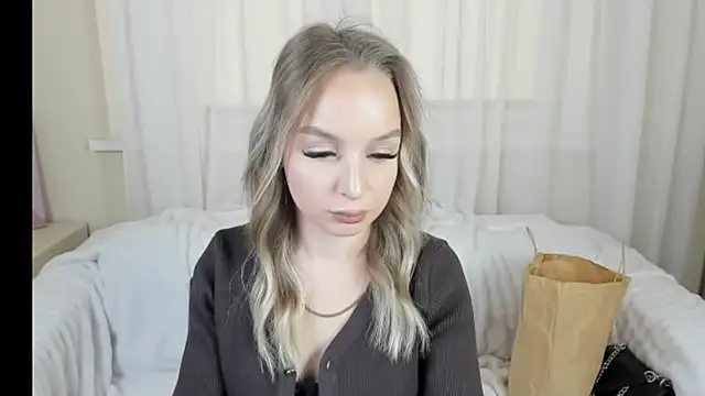 KatrinLance online show from October 28, 2025, 5:44 am