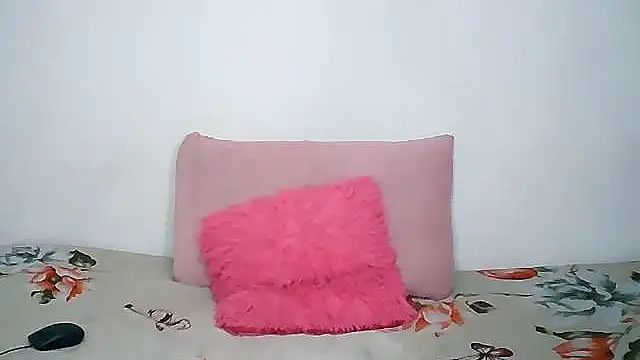 JuicyLipsXx1 online show from October 20, 2025, 8:20 pm