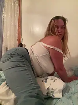 Snapshot of SugarMilkandHoney chatting on October 9, 2025, 1:14 am SugarMilkandHoney online show from October 9, 2025, 1:14 am