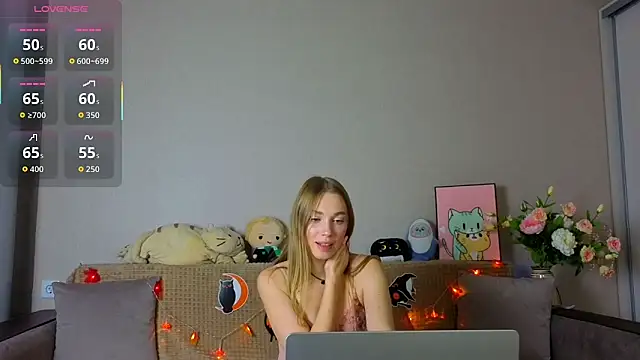 ElizaPurrr online show from October 26, 2025, 11:05 am