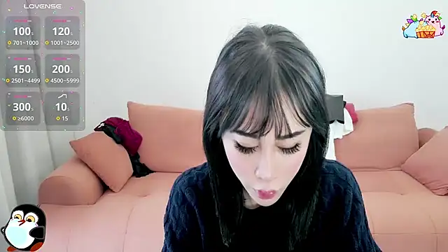 YUEYUEBB-2025 online show from October 30, 2025, 6:37 am