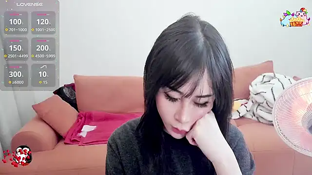 YUEYUEBB-2025 online show from November 2, 2025, 12:18 pm