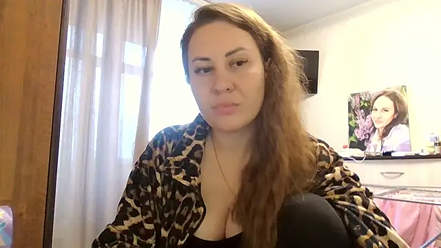 Snapshot of MeadowEyes chatting on October 21, 2025, 11:00 am MeadowEyes online show from October 21, 2025, 11:00 am