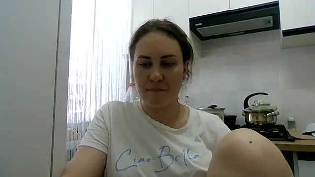 Snapshot of MeadowEyes chatting on June 25, 2026, 12:42 pm MeadowEyes online show from June 25, 2026, 12:42 pm