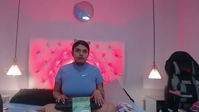 Bubbiecherry online show from October 28, 2025, 12:19 pm