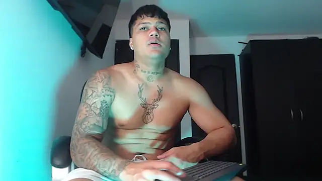 Snapshot of Boyhot_00 chatting on October 10, 2025, 8:19 pm Boyhot 00 online show from October 10, 2025, 8:19 pm