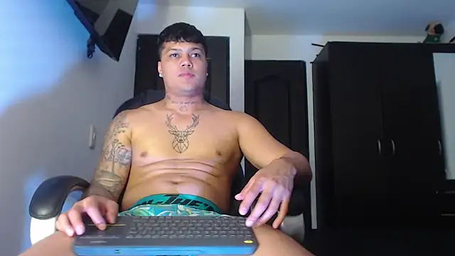 Snapshot of Boyhot_00 chatting on October 14, 2025, 5:58 pm Boyhot 00 online show from October 14, 2025, 5:58 pm