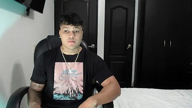 Snapshot of Boyhot_00 chatting on October 17, 2025, 2:15 am Boyhot 00 online show from October 17, 2025, 2:15 am