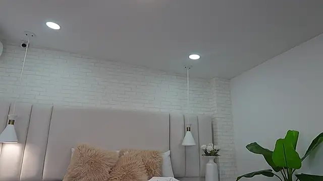 nina gb online show from April 15, 2026, 7:43 pm