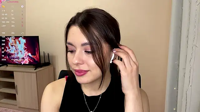 AlveraCappola online show from October 26, 2025, 5:19 pm