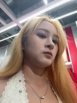 Snapshot of yuki_july chatting on October 15, 2025, 10:59 am yuki july online show from October 15, 2025, 10:59 am