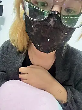 Snapshot of yuki_july chatting on October 23, 2025, 5:23 pm yuki july online show from October 23, 2025, 5:23 pm