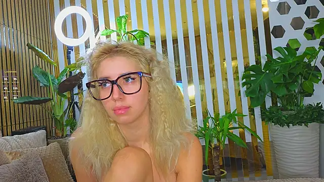 Violetttttta online show from October 13, 2025, 8:47 am