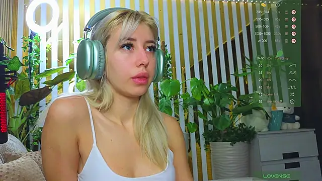 Violetttttta online show from October 26, 2025, 10:25 pm