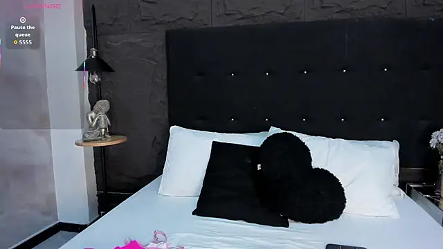 ChlooeScott online show from October 22, 2025, 12:49 pm