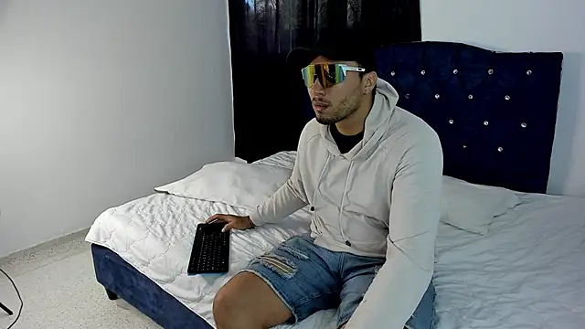 LoganRyder online show from October 28, 2025, 12:09 pm