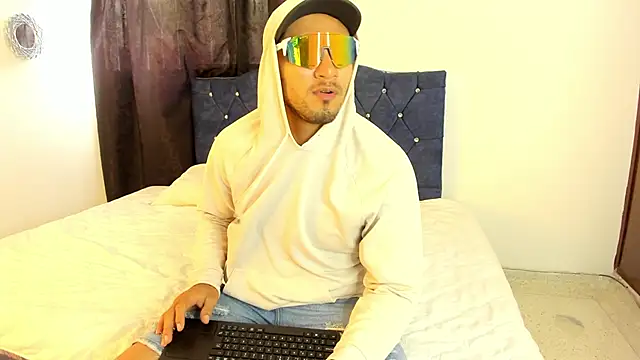 LoganRyder online show from November 4, 2025, 12:04 pm