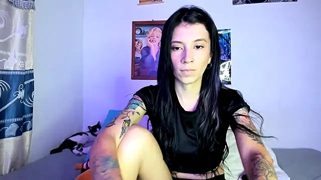 Snapshot of Adeline444 chatting on October 19, 2025, 2:45 am Adeline444 online show from October 19, 2025, 2:45 am