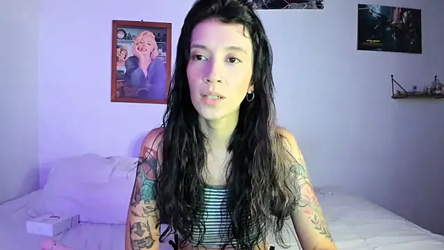 Snapshot of Adeline444 chatting on November 6, 2025, 12:22 am Adeline444 online show from November 6, 2025, 12:22 am