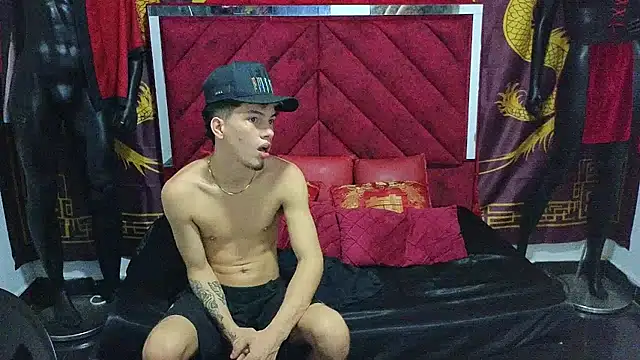 Snapshot of Pride_couple chatting on October 17, 2025, 11:29 pm Pride couple online show from October 17, 2025, 11:29 pm