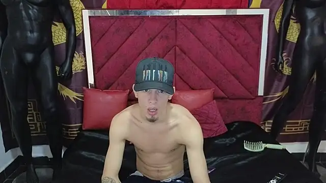 Snapshot of Pride_couple chatting on November 2, 2025, 11:29 pm Pride couple online show from November 2, 2025, 11:29 pm