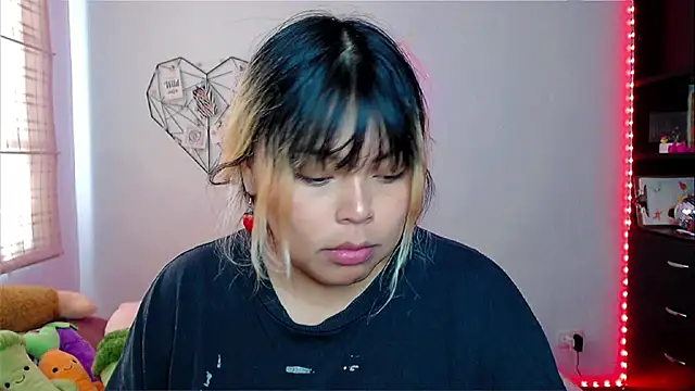 EllieMoonX online show from December 1, 2025, 8:25 pm