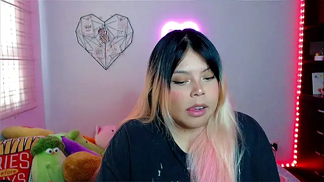 EllieMoonX online show from February 8, 2026, 8:45 pm