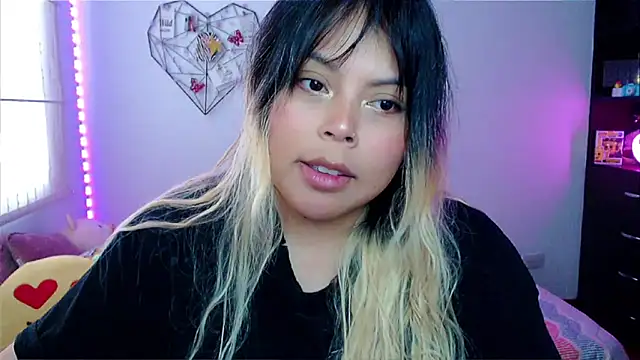 EllieMoonX online show from April 13, 2026, 10:15 pm