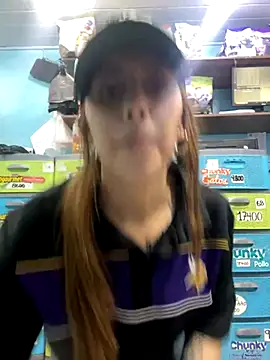 Snapshot of Lucy_699 chatting on November 2, 2025, 9:28 pm Lucy 699 online show from November 2, 2025, 9:28 pm