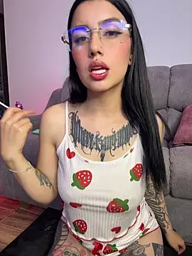 Lucy 699 online show from May 15, 2026, 6:42 am