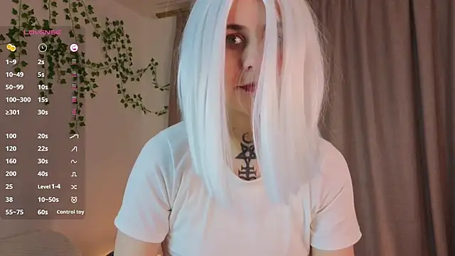 Snapshot of CrystalMyst chatting on October 24, 2025, 9:11 pm CrystalMyst online show from October 24, 2025, 9:11 pm