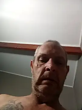 Snapshot of LyrateMarathon chatting on October 18, 2025, 11:27 pm LyrateMarathon online show from October 18, 2025, 11:27 pm