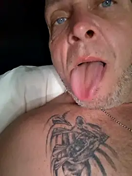 Snapshot of LyrateMarathon chatting on November 6, 2025, 5:14 pm LyrateMarathon online show from November 6, 2025, 5:14 pm