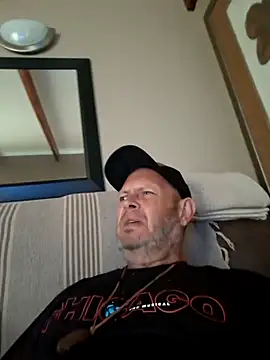 Snapshot of LyrateMarathon chatting on November 17, 2025, 12:11 pm LyrateMarathon online show from November 17, 2025, 12:11 pm