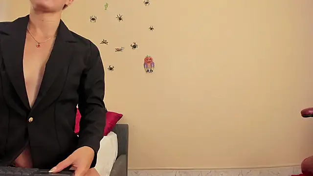 AngeBrooks online show from October 26, 2025, 12:22 pm